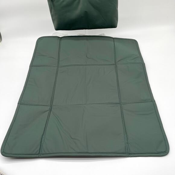 LULULEMON NWOT GIFT SET Green Nylon Crossbody Bag, Diaper Pad, and Shopping Bag - Picture 5 of 10